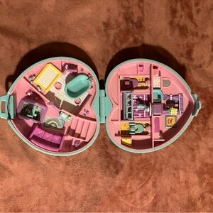 Polly Pocket World Babytime Fun Compact Toy